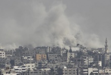 Smoke rises during what witnesses said was heavy Israeli shelling over the east of Gaza City July 21, 2014. REUTERS/Ahmed Zakot