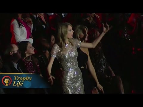 Taylor Swift Awkward Dance Moves at Grammys 2014 (VIDEO)