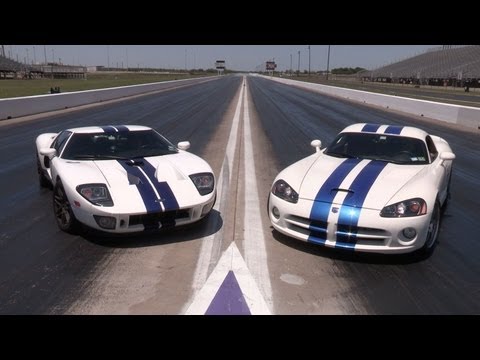 1100hp Ford GT vs 1100hp Viper