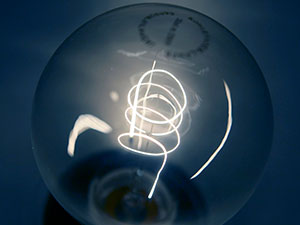 A traditional light bulb with carbon filament is displayed at a do-it-yourself store in Dortmund August 31, 2009. Caption|REUTERS/Ina Fassbender