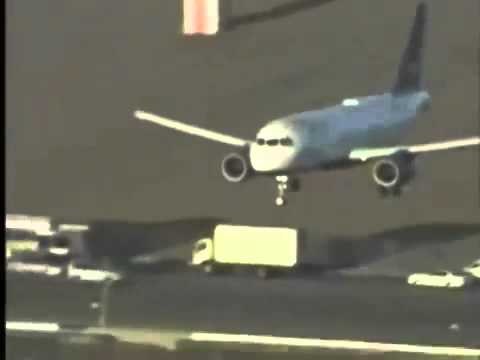 Shocking plane crashes (warning graphic 18+)