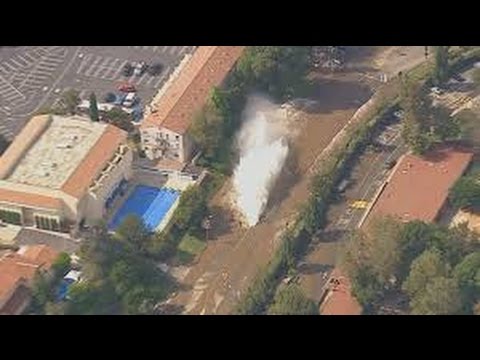 Los Angeles Flood Hits University | Water Main Break Next to UCLA Prompts Flooding | VIDEO