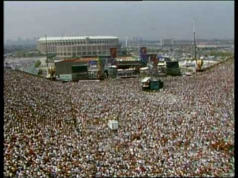 Madonna - Into the groove (Live at JFK Stadium Philadelphia - July 13th 1985 - Live Aid)