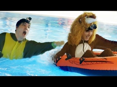 Phil the Lion vs. Dan the Dinosaur! - WATER RACE