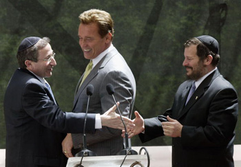 Schwarzenegger, Hier, and Lupolianski at the groundbreaking ceremony for the Museum of Tolerance in Jerusalem