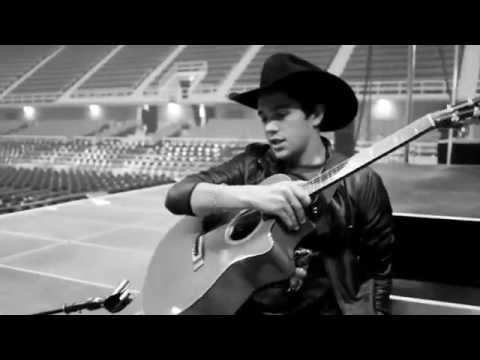 #TourLife Austin sings Michael Jackson & George Strait & gets cowboy hats