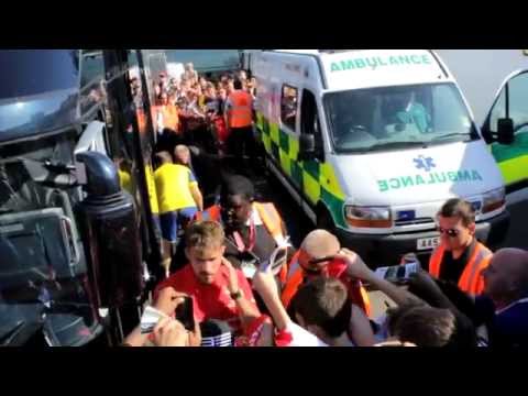 Arsenal 2 Boreham Wood 0 - A Bearded Aaron Ramsey Gets Mobbed By Fans