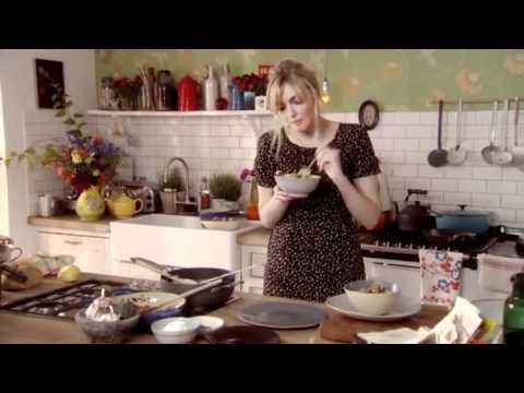 SoPHIE DAHL New England-style clam chowder with crunchy thyme breadcrumbs