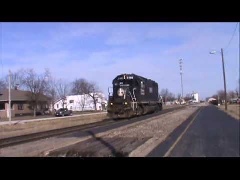 Effingham Trains CNW And IC P5 Horn Action