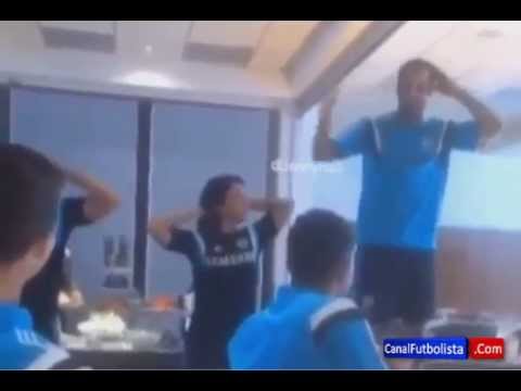 Cesc Fabregas bailando con Eva Carneiro 