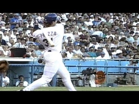 Piazza's homer clears Dodger Stadium