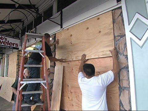 Hawaii Officials Prepare for Hurricane Iselle