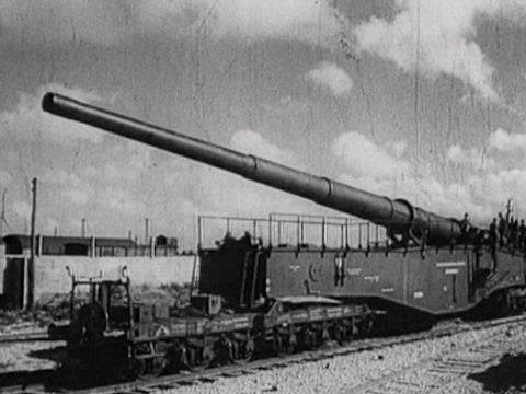 WW2 - German Railroad guns in action - World War Two military train