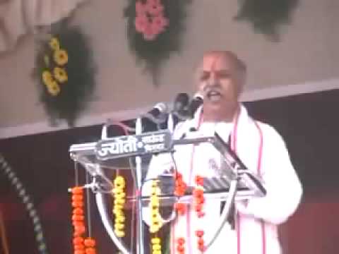 Shocking Hindu Terrorist Praveen Togadia's Hate Speech - Sikhs Be Alert!