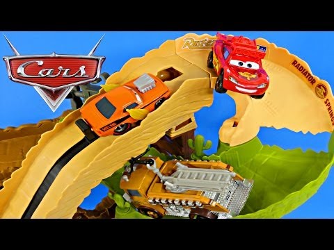 CARS Radiator Springs 500 1/2 Off-Road Rally Race Track Action Shifters Lightning Mcqueen Play Doh