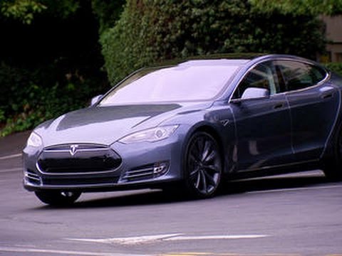 Tesla Model S: Still the best car in the world? (CNET On Cars, Episode 46)