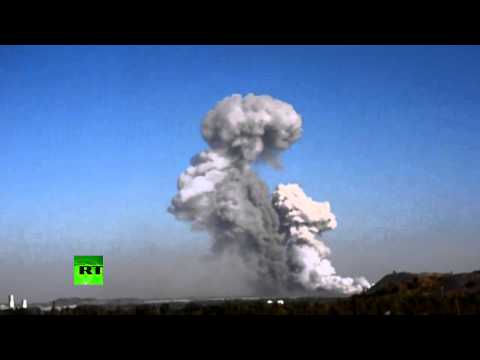 RAW: Massive blast devastates Donetsk munitions factory in E. Ukraine