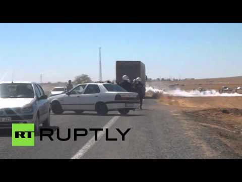 RAW: Turkish police teargas Kurds trying to cross into Syria