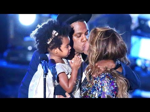 Jay Z & Blue Ivy Present Beyonce With Vanguard Award at 2014 MTV VMAs