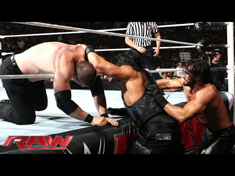 Roman Reigns vs. Seth Rollins & Kane – 2-on-1 Handicap Match: Raw, Aug. 25, 2014