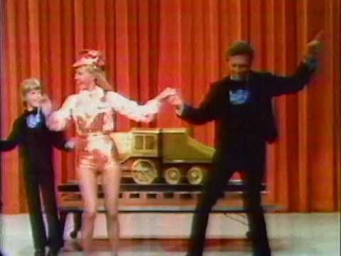 Saturday Night Live 1975 Mark Wilson, Nani & Greg do Allakazam Train Illusion