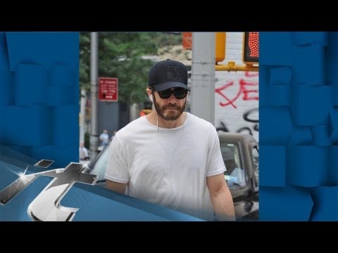 New York City Breaking News: Jake Gyllenhaal Steps Out With His Ladies!