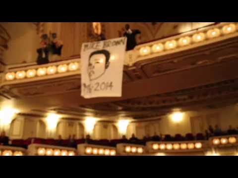 Demonstrators interrupt STL symphony singing a 'Requiem for Mike Brown'