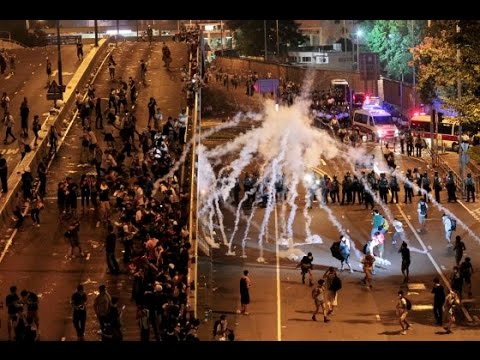 Mass Protesters at Hong Kong Occupy Central Protest 2014 香港佔領中環示威催淚彈鎮壓直擊