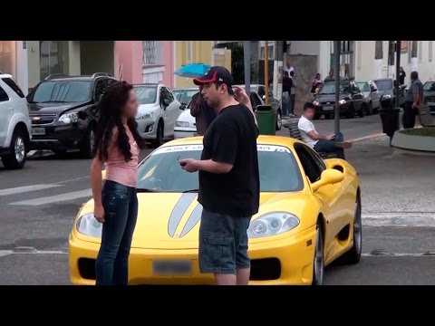 Fazendo as Mulheres Perder o Rumo Com Uma Ferrari