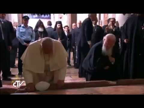 May 25, 2014 - Ecumenical Patriarch Bartholomew and Pope Francis Pray Together at Holy Sepulcher