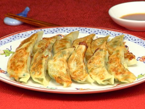 How to Make Yaki Gyoza (Fried Dumpling Recipe) 焼き餃子 作り方レシピ