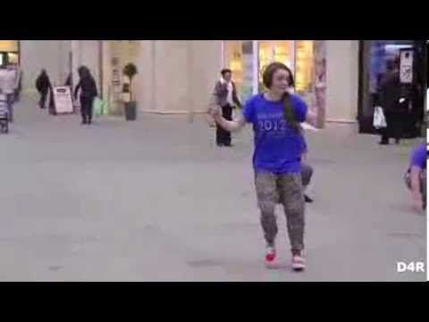 Maisie Williams (Arya Stark/GOT) Flash Mob Dance