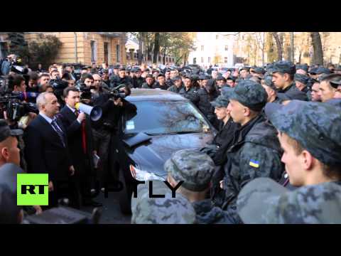 National Guard picket Poroshenko’s office in Kiev, demand demobilization