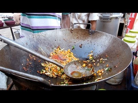 Indian Street Food Scene- The Skillful Master Chefs in the Street Kitchens of India