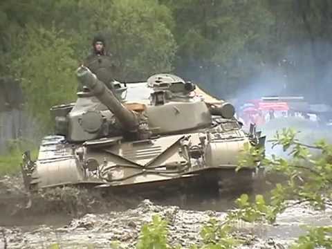 Tank T-72 jízda v terénu a interier