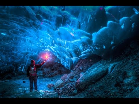 Incredible Alaskan ice cave, the fascinating natural phenomena