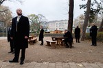 U.S. Secretary of State John Kerry, ringed by security guards, speaks with Canadian Foreign Minister John Baird about the status of nuclear program negotiations with Iranian officials as he sits in a park at the scene of the talks, Vienna, Austria, on November 22, 2014.