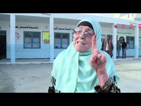 Tunisia votes in landmark presidential election