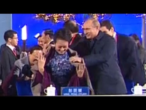 Is Putin hitting on China's First Lady?