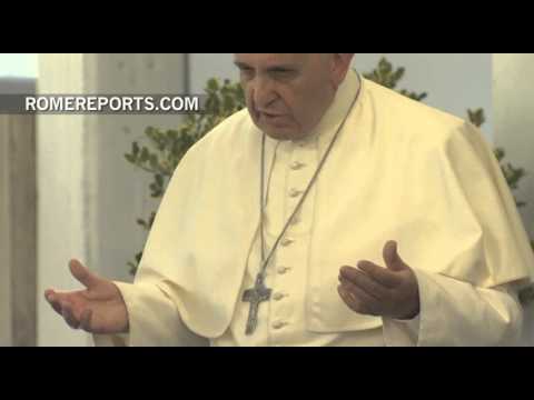 Pope Francis gets rock star treatment at evangelical church