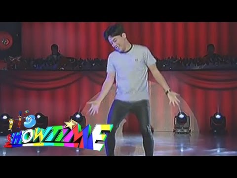 Ryan Bang goes solo on Billy-Vhong opening number