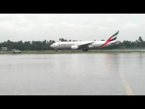 emirates boeing 777 take off from cochin airport on the flood  time