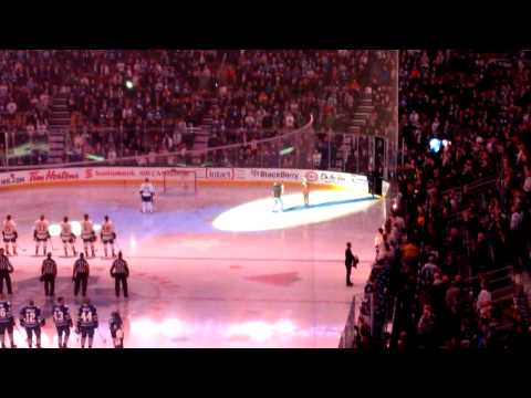 Toronto Maple Leafs fans finish singing US anthem after technical difficulties