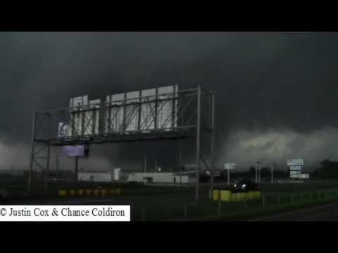 The first 10 minutes of the Moore EF5 Tornado (5/20/2013)