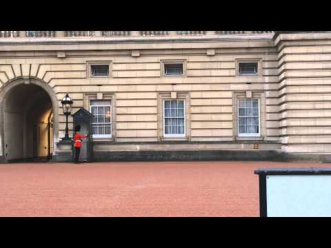 Buckingham Palace pirouetting guard shows off his funky dance moves