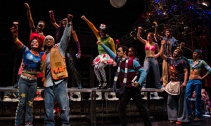 El Consejo Nacional de las Artes Escénicas de Cuba y Nederlander Worldwide Entertaiment presentan Rent, el músical, en el Bertolt Brecht. Guión, música y letras de  Jonathan Larson y la dirección artística y puesta en escena de Andy Señor, Jr.