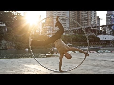 The REAL Lord of the Ring - Mesmerizing Street Performer! Taiwan 台灣 非常了不起的街頭藝人