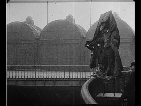 Death Jump - Franz Reichelt jumps off the Eiffel Tower [HD]