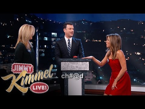 Jennifer Aniston vs. Lisa Kudrow in Celebrity Curse Off