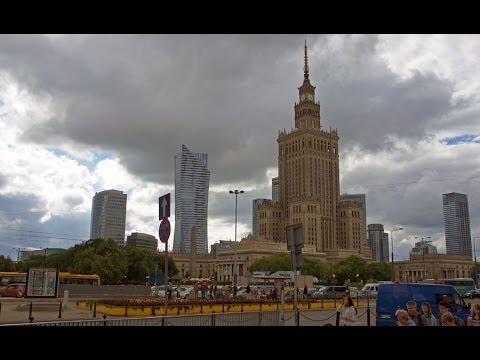 Walking in Warsaw  ( Poland )